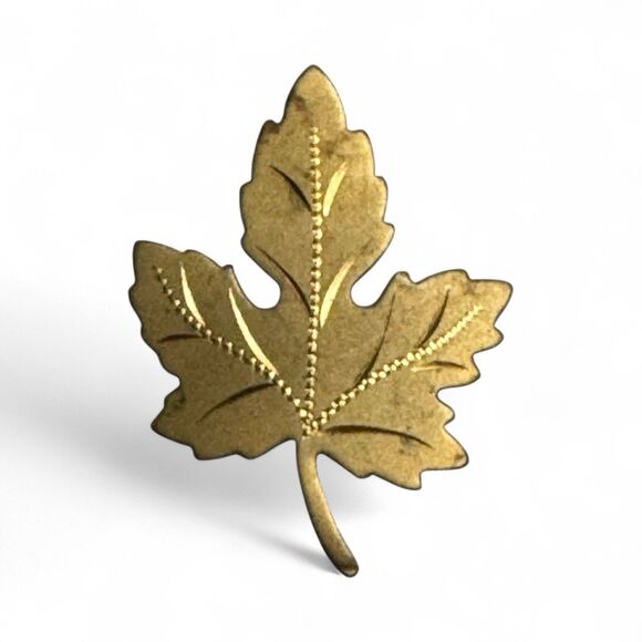 Vintage Goldtone Maple Leaf Brooch – 2 Inches - Picture 1 of 5